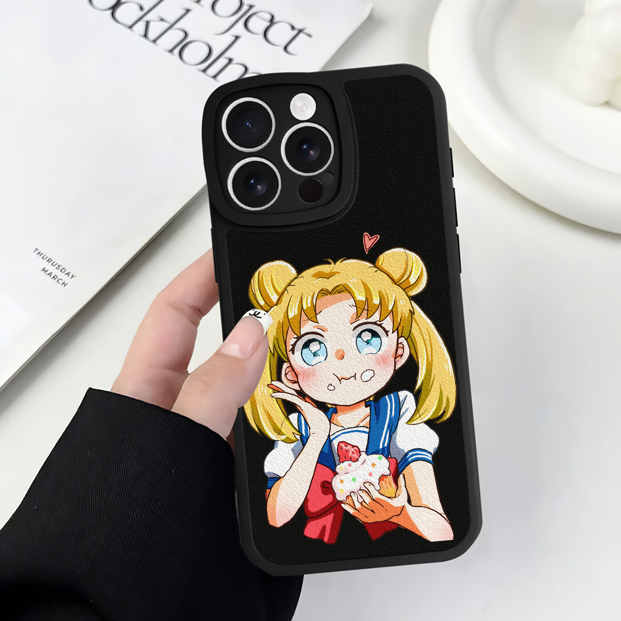 （画像用） 美少女戦士セーラームーン 愛野 美奈子 あいの みなこ Sailor Moon Aino Minako 【iPhone 16シリーズ対応】シリコンスマホケース（レザー調） 材質：シリコン